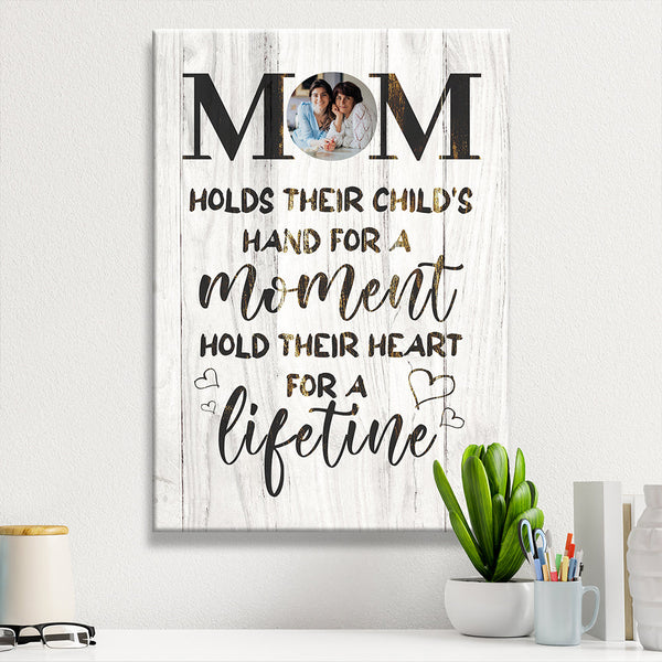 Mom Holds Hands and Heart Bundle